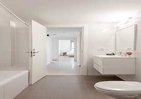 O-O Group -Luxury 3BR APT See View Tower