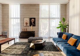 O-O Group -Luxury 3BR APT See View Tower