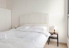 O-O Group -Luxury 3BR APT See View Tower