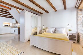 DeAmicis Studios by Irundo