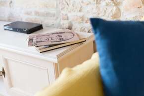 DeAmicis Studios by Irundo