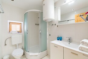 DeAmicis Studios by Irundo