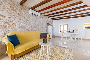 DeAmicis Studios by Irundo