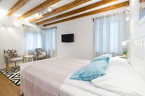 Cozy Montalbano Studios by Irundo