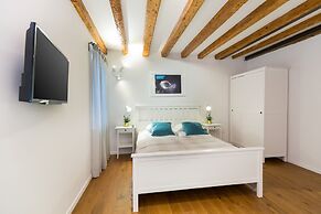 Cozy Montalbano Studios by Irundo