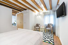 Cozy Montalbano Studios by Irundo