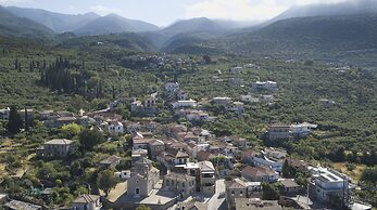 Villa with outdoor pool for 8 persons