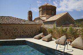 Villa with outdoor pool for 8 persons