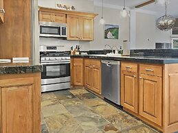 B11 Powder Run 2 Bedroom Condo by RedAwning