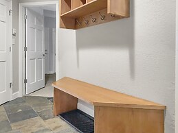 B11 Powder Run 2 Bedroom Condo by RedAwning