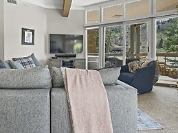 B11 Powder Run 2 Bedroom Condo by RedAwning