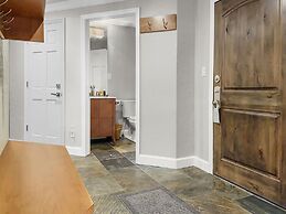 B11 Powder Run 2 Bedroom Condo by RedAwning