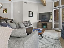 B11 Powder Run 2 Bedroom Condo by RedAwning