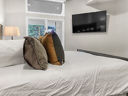 B11 Powder Run 2 Bedroom Condo by RedAwning