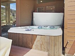 B11 Powder Run 2 Bedroom Condo by RedAwning