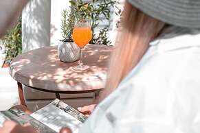 Inotropes Boutique Suites - Adults Only