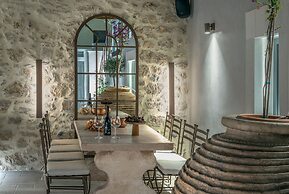 Inotropes Boutique Suites - Adults Only