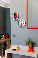 Central 44 Wow Casual Suite