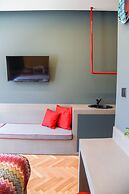 Central 44 Wow Casual Suite