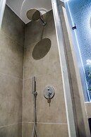 Central 44 Wow Casual Suite