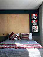 Central 44 Wow Casual Suite