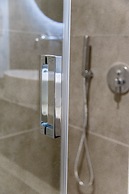 Central 44 Wow Casual Suite