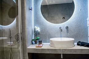 Central 44 Wow Casual Suite