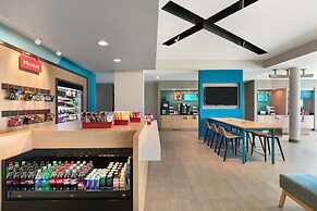 avid hotel Hays by IHG