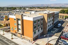 Holiday Inn Express & Suites San Jose Silicon Valley by IHG