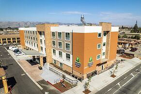 Holiday Inn Express & Suites San Jose Silicon Valley by IHG