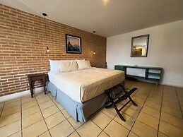Hotel Cacique Real