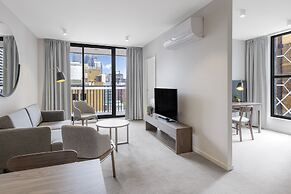 Brady Apartment Hotel Hardware Lane