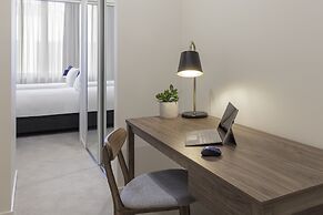 Brady Apartment Hotel Hardware Lane