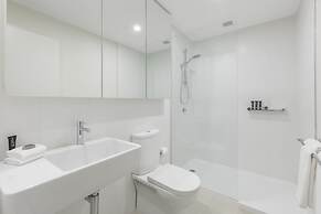 Brady Apartment Hotel Hardware Lane