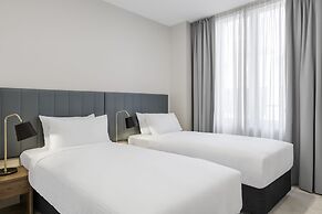 Brady Apartment Hotel Hardware Lane