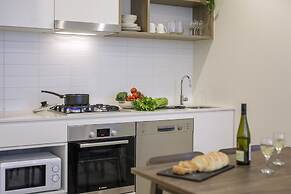 Brady Apartment Hotel Hardware Lane