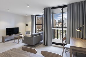 Brady Apartment Hotel Hardware Lane