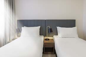 Brady Apartment Hotel Hardware Lane