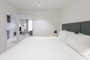 Brady Apartment Hotel Hardware Lane