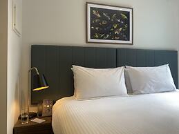 Brady Apartment Hotel Hardware Lane