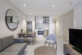 Brady Apartment Hotel Hardware Lane