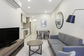 Brady Apartment Hotel Hardware Lane