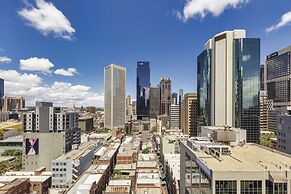 Brady Apartment Hotel Hardware Lane