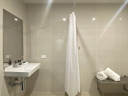 Brady Apartment Hotel Hardware Lane