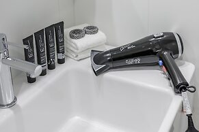 Brady Apartment Hotel Hardware Lane