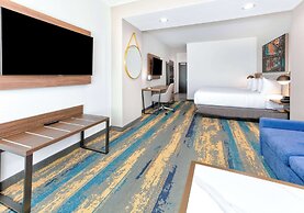 La Quinta Inn & Suites by Wyndham Terrell