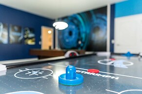 Grand, Luxurious Home, Toy Story Room and Big Pool Area #9cg476