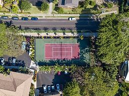 Lae Nani 434 1 Bedroom Condo by RedAwning