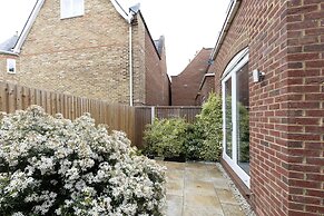 Immaculate Central Windsor Town House