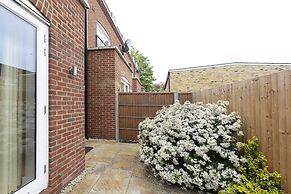 Immaculate Central Windsor Town House